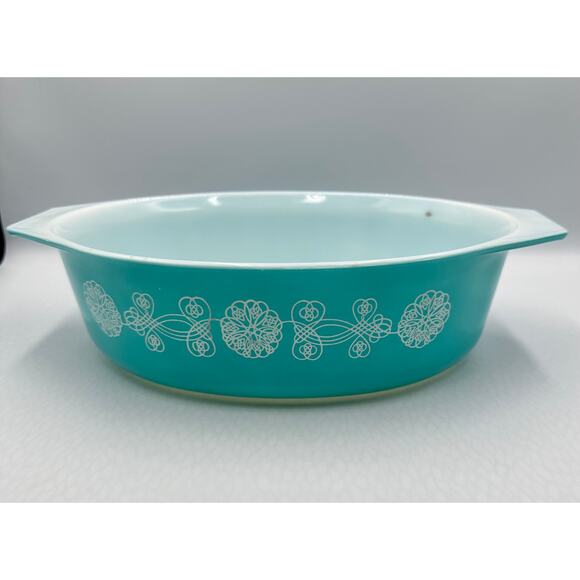 Pyrex 045 Turquoise White Lace Medallion Oval Casserole Dish 2.5 QT - Picture 4 of 11